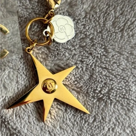 Chanel Gold Logo Charm - Picture 2 of 8